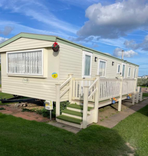 Sealands Highbury next to fantasy island and beach 8 berth beds made up for arrival